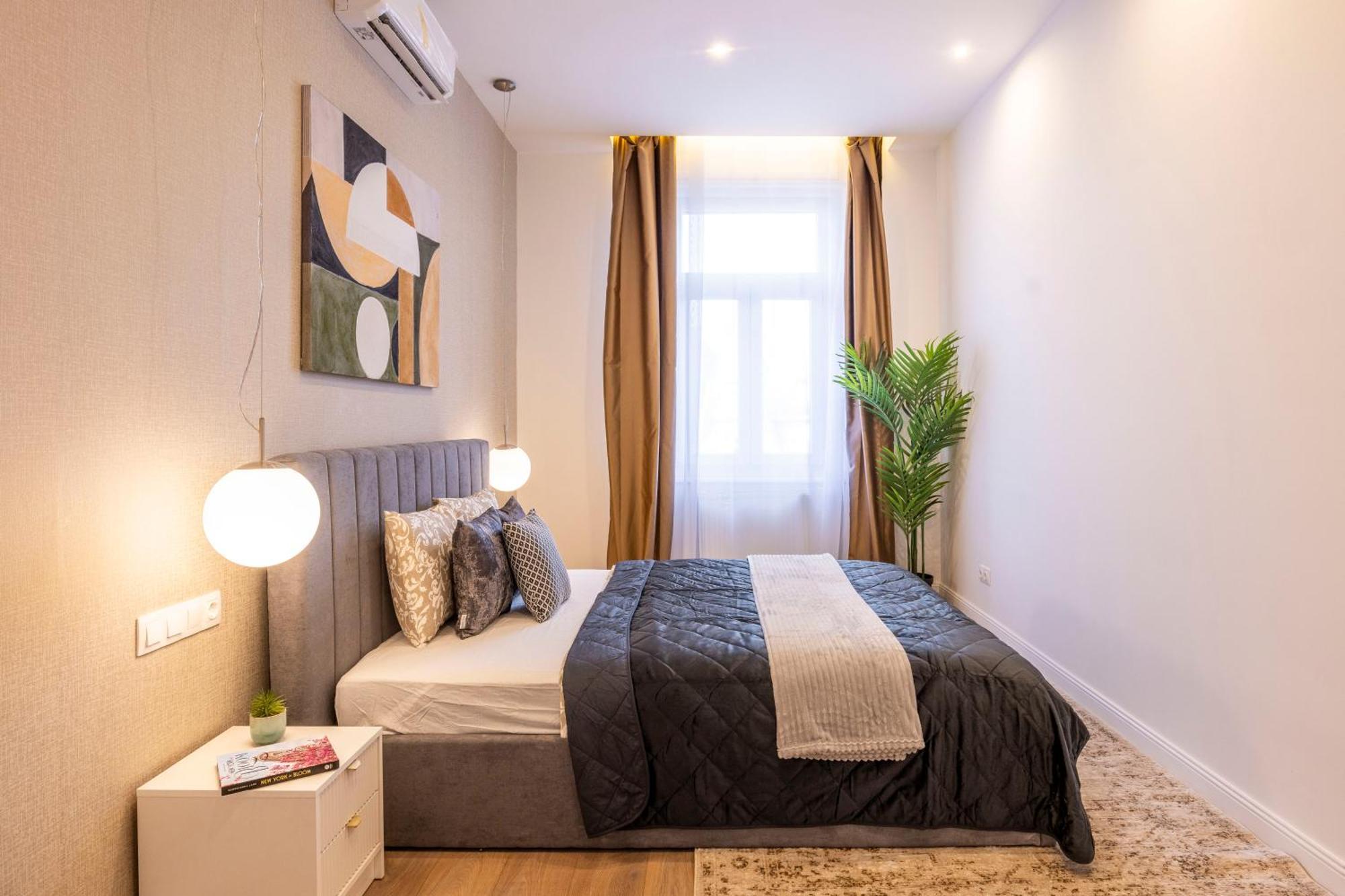 Luxury & Classy Central Apartment With 3Bedrm, 2Bathrm Budapest Bagian luar foto