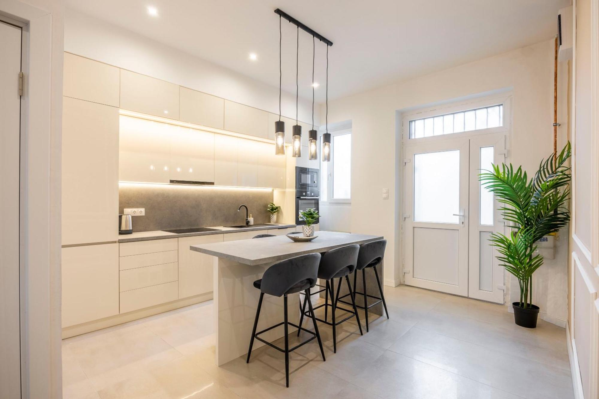 Luxury & Classy Central Apartment With 3Bedrm, 2Bathrm Budapest Bagian luar foto